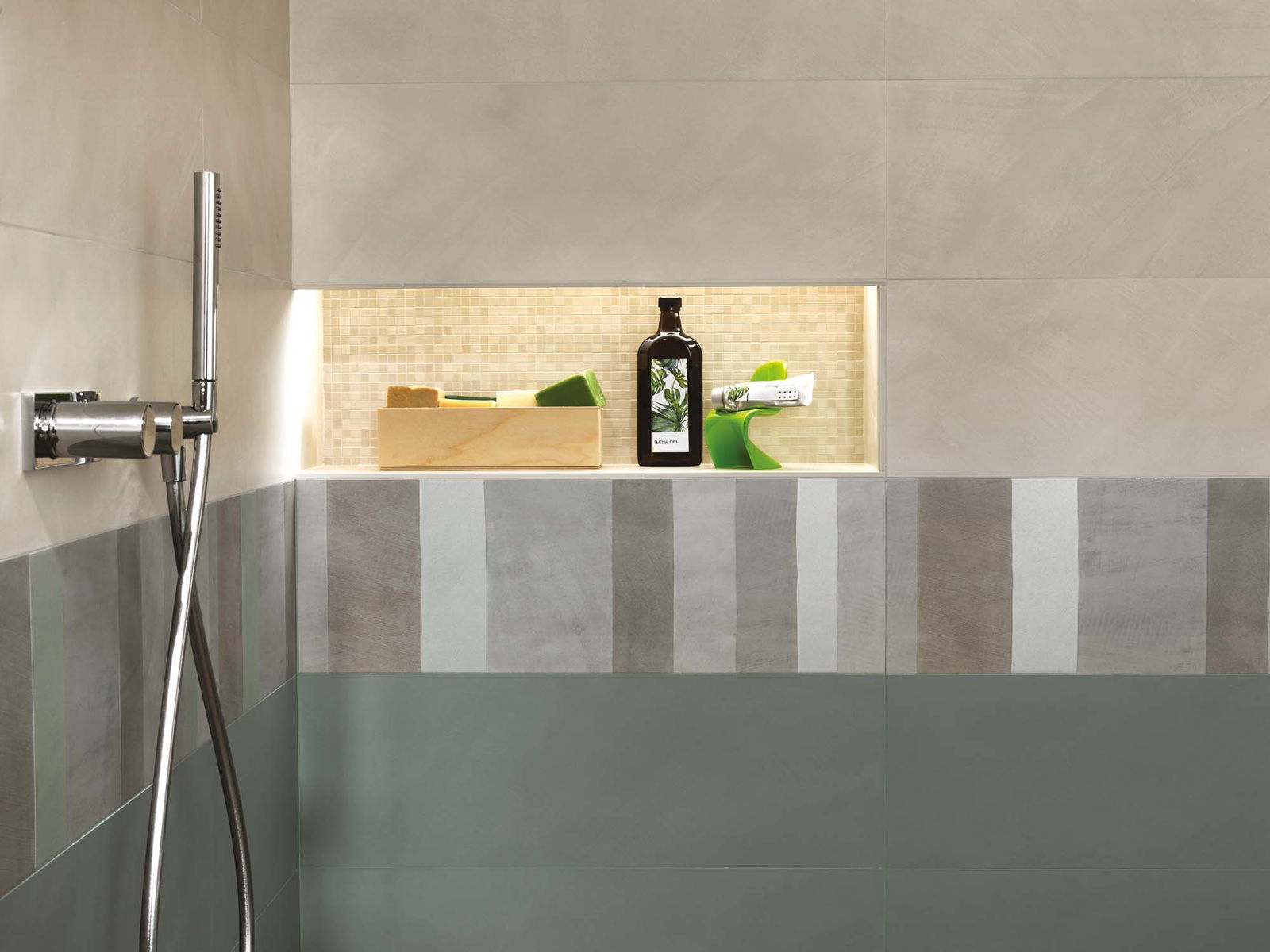 colour tile bathroom