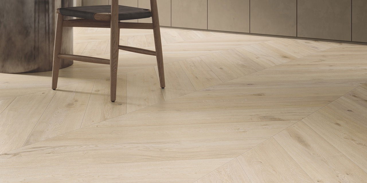 Rever Almond Chevron 20x120 Matt; Iconica Classico Verso 120x278 Matt (Slider)